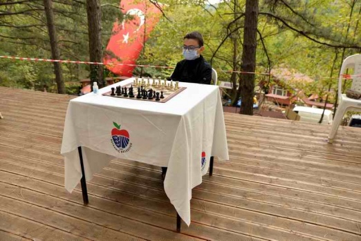Ayazma Milli Parkı’ndaki satranç buluşması heyecan yarattı