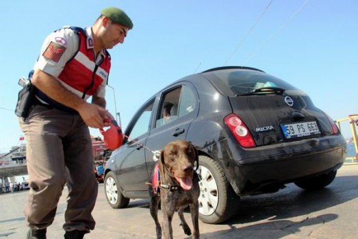 Çanakkale'de drone’lu ve bomba arama köpeğiyle bayram uygulaması