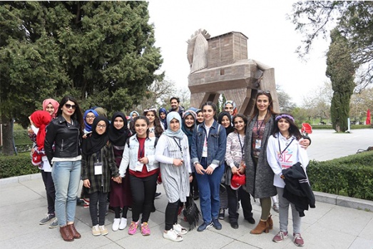Diyarbakırlı öğrenciler tarihi alanları gezdi
