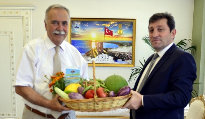 Başkan Gökhan, Vali Tavlı'ya tohum sandığı ürünlerini sundu…