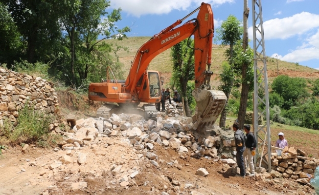 Bitlis Belediyesinden yol genişletme çalışmaları