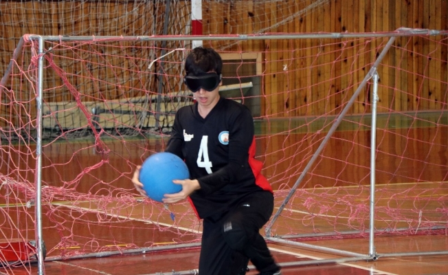 Görme engelliler Goalball ile hayata tutunuyor