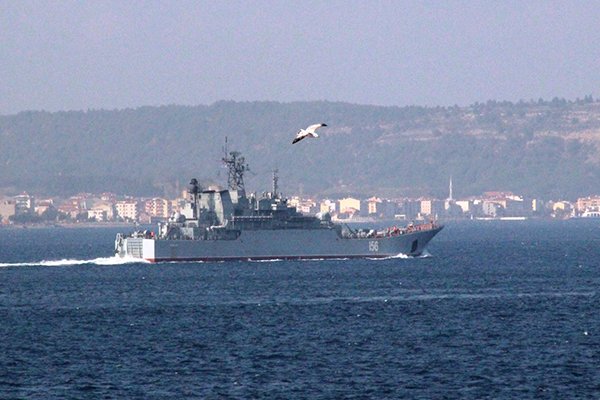 Rus savaş gemisi ‘Yamal’ Çanakkale Boğazı’ndan geçti