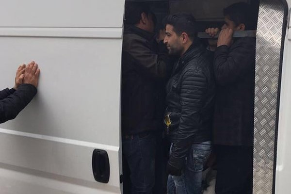 Göçmen kaçakçılığına 3 tutuklama