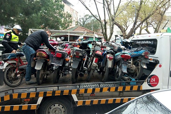 Biga'da tescilsiz motosikletler toplanıyor