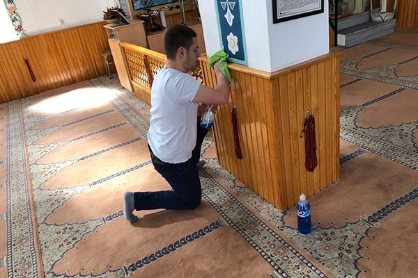 Çan Ülkü Ocakları camileri temizliyor