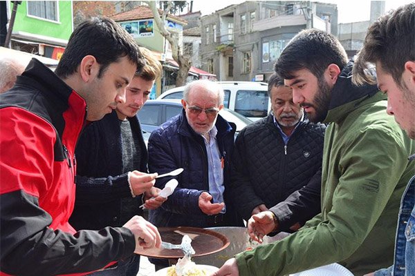 Lapseki’de Afrin Zaferi için pilav dağıtıldı