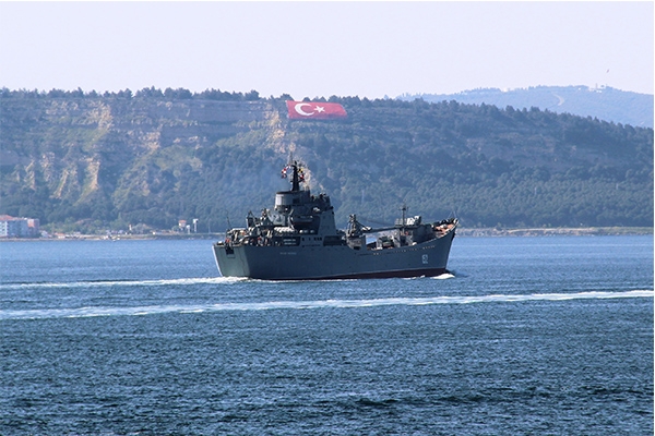 Rus savaş gemileri Boğazı'nda karşılaştı