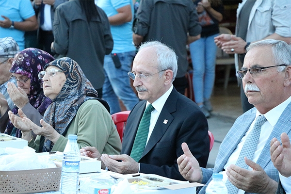 Kılıçdaroğlu, iftar yemeğine katıldı
