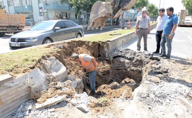 Atatürk Caddesi’nde üstyapı yenileme çalışması