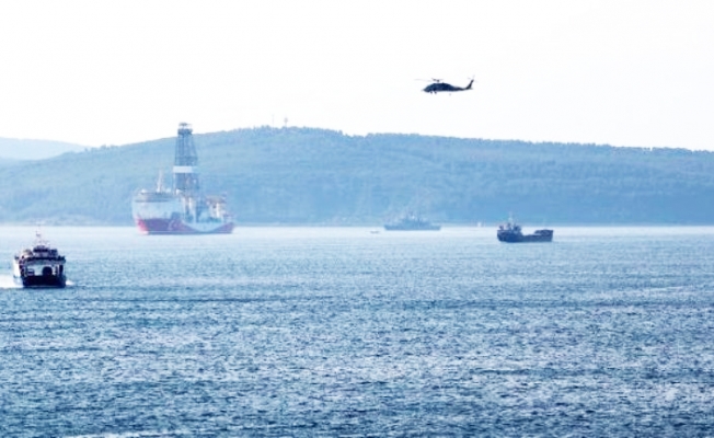'Yavuz' sondaj gemisi Çanakkale Boğazı’ndan geçti