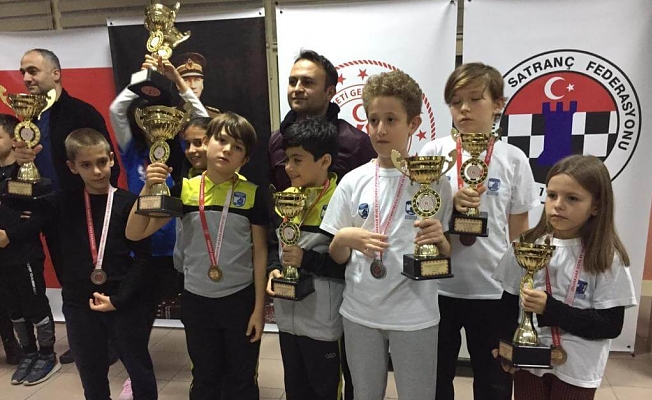 Satranç ’ta Belediyespor’a 7 Kupa 7 Madalya