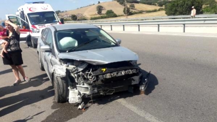 Ezine'de trafik kazası; 4 yaralı