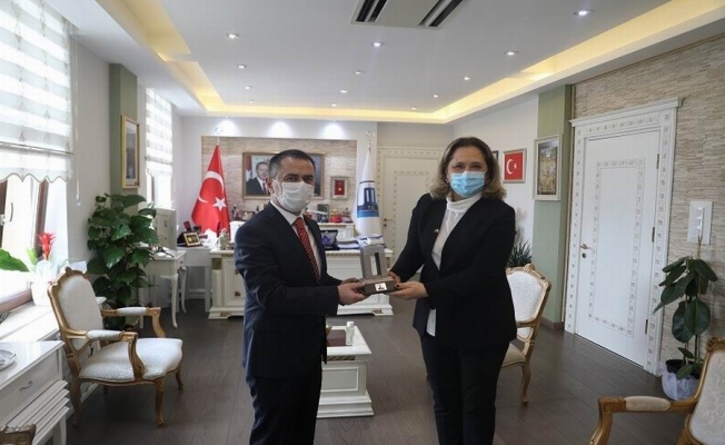 Kosova Cumhuriyeti İstanbul Başkonsolosu Suzan Novoberdaliu, Vali İlhami AKTAŞ’ı makamında ziyaret etti