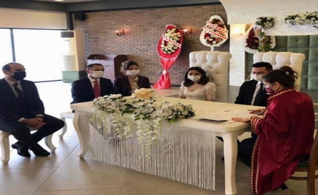 Vali İlhami AKTAŞ, Bozcaada Kaymakamı Bahar Kaya’nın nikah törenine katılarak nikah şahidi oldu