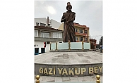Çardak meydanına Gazi Yakup Bey heykeli
